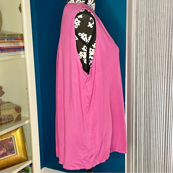 NWT Fresh Sleeveless 3-Button Top​ - Picture 2 of 7